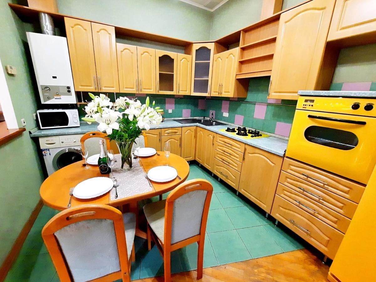 Alex Apartments: Two-level Flat With 24/7 Self Check-in