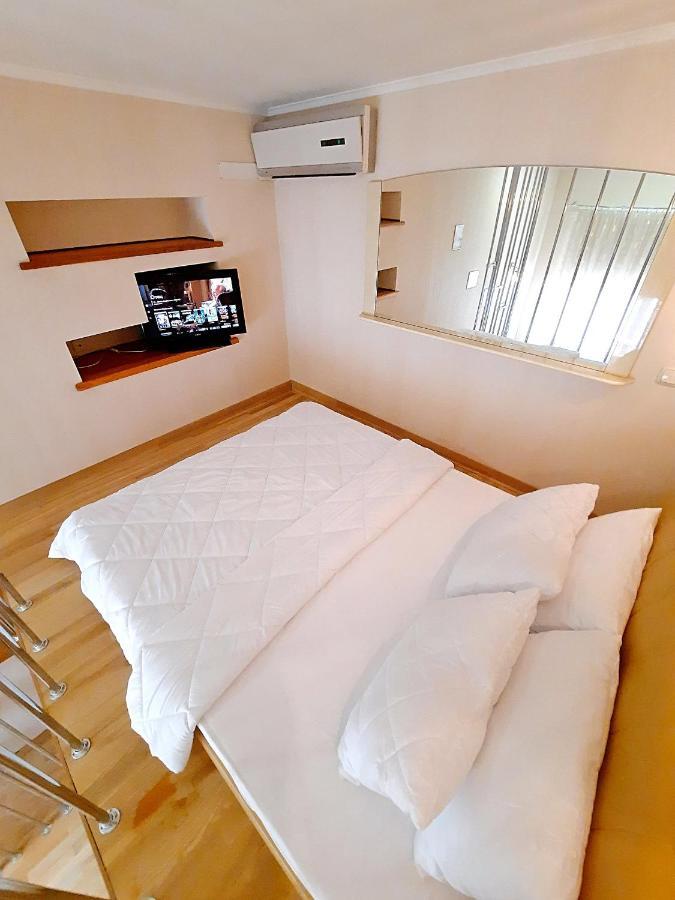 Apartment Alex Apartments: Two-level Flat With 24/7 Self Check-in Poltava